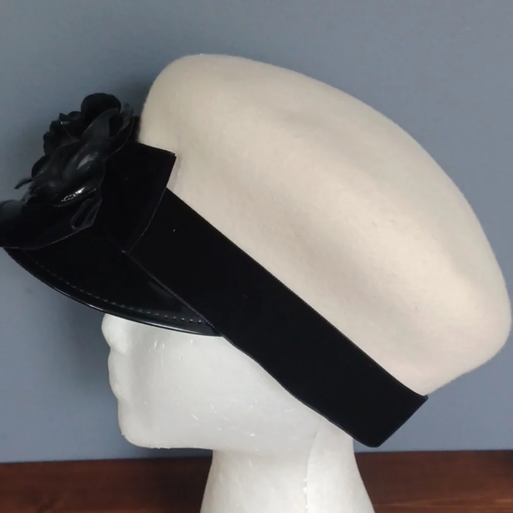 Eric Javits Cream Wool Beret with Black Velvet Flower Trim - Picture 15 of 15